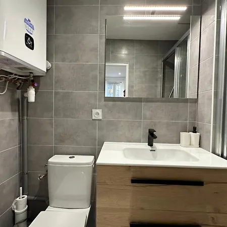 Neuf Proche Metro Apartment