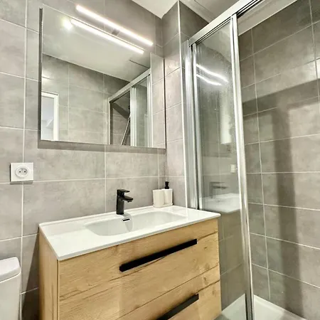Neuf Proche Metro Apartment